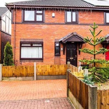Brigstock Holidays House Манчестър Екстериор снимка