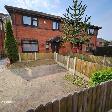 Brigstock Holidays House Манчестър Екстериор снимка