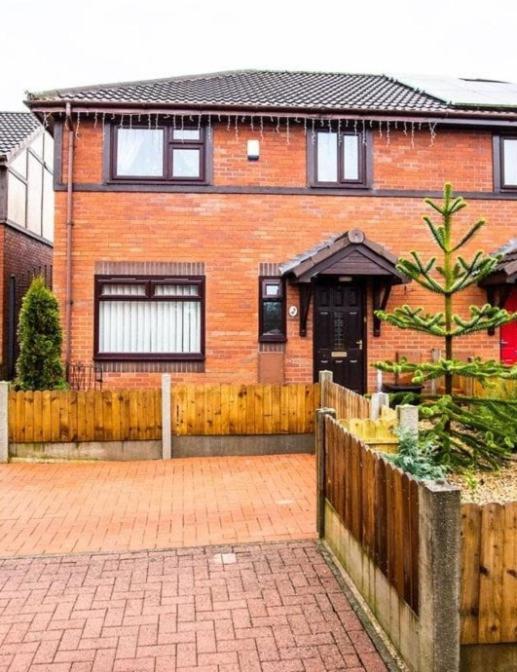 Brigstock Holidays House Манчестър Екстериор снимка