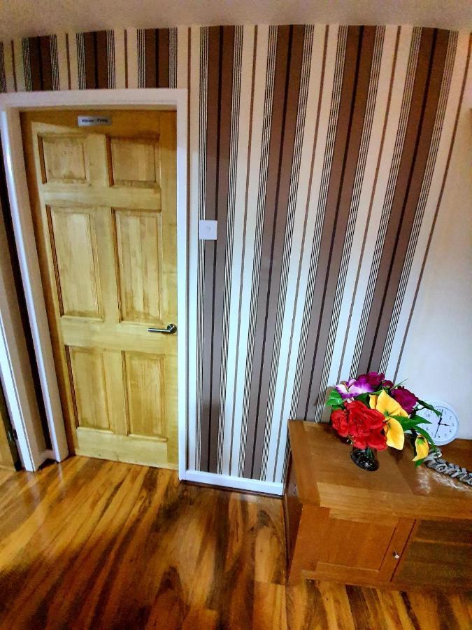 Brigstock Holidays House Манчестър Екстериор снимка