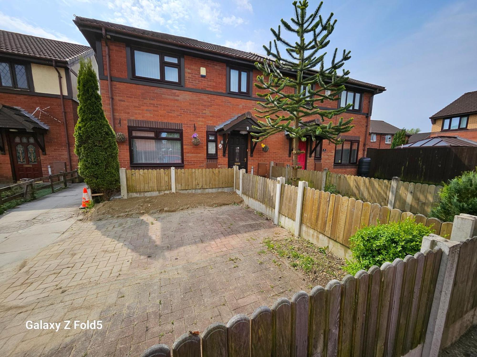 Brigstock Holidays House Манчестър Екстериор снимка